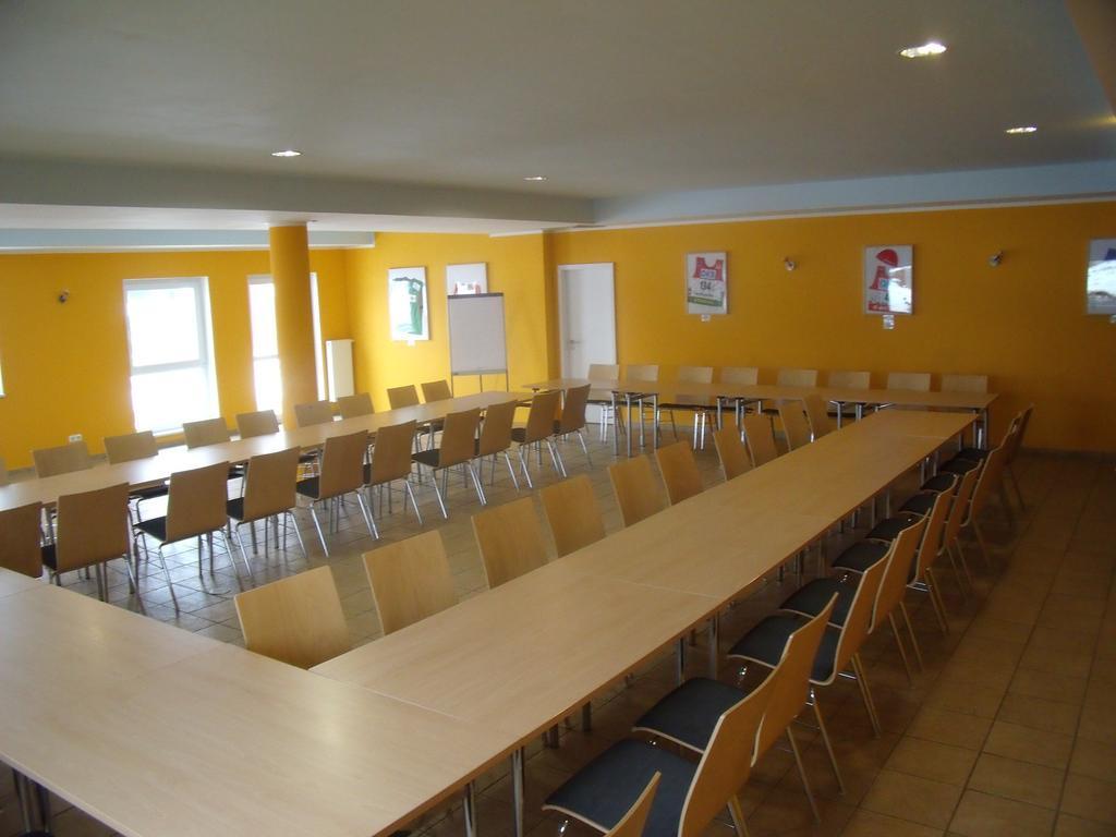 Euroville Jugend- Und Sporthotel Naumbourg Extérieur photo