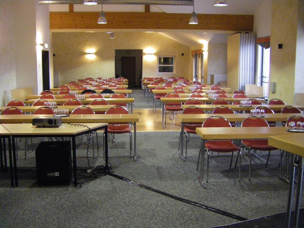 Euroville Jugend- Und Sporthotel Naumbourg Extérieur photo