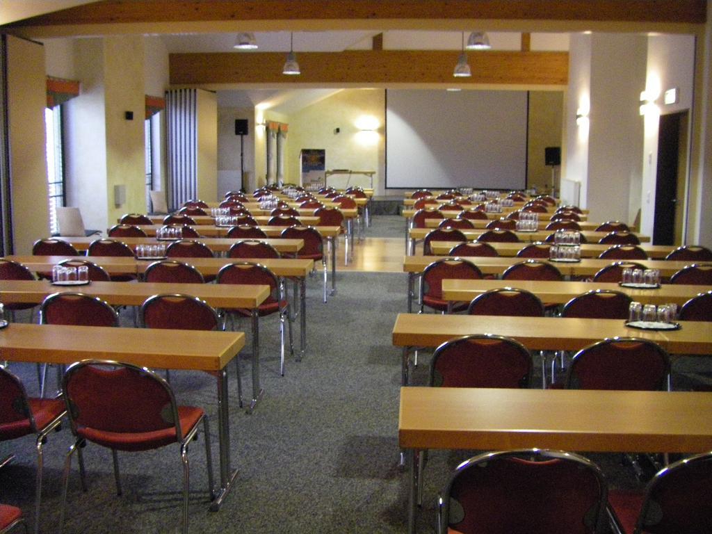 Euroville Jugend- Und Sporthotel Naumbourg Extérieur photo