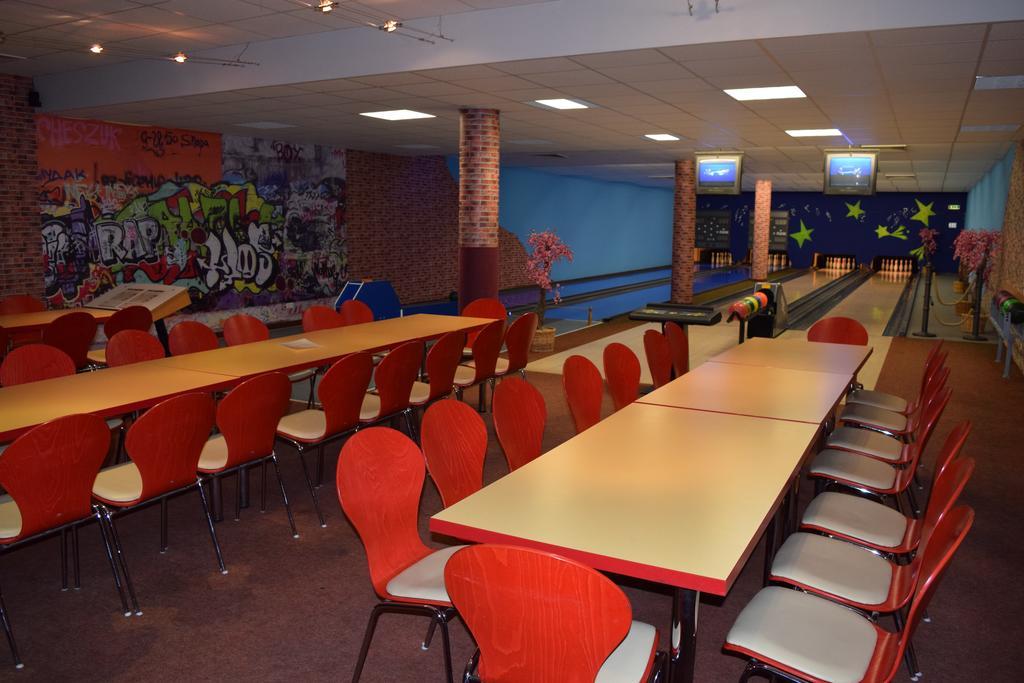 Euroville Jugend- Und Sporthotel Naumbourg Extérieur photo