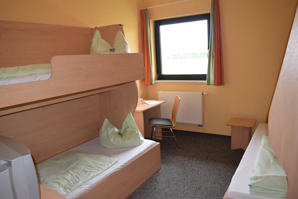 Euroville Jugend- Und Sporthotel Naumbourg Extérieur photo