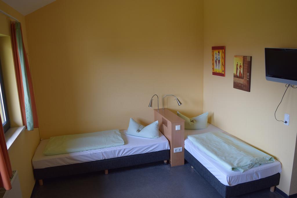 Euroville Jugend- Und Sporthotel Naumbourg Extérieur photo