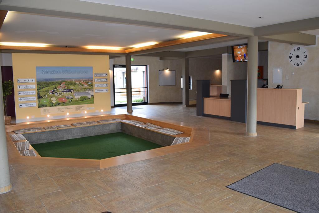 Euroville Jugend- Und Sporthotel Naumbourg Extérieur photo