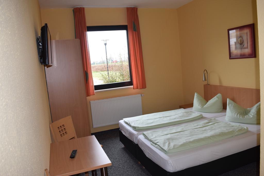 Euroville Jugend- Und Sporthotel Naumbourg Extérieur photo