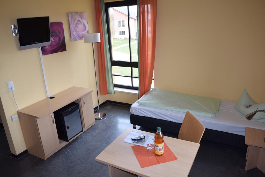 Euroville Jugend- Und Sporthotel Naumbourg Extérieur photo