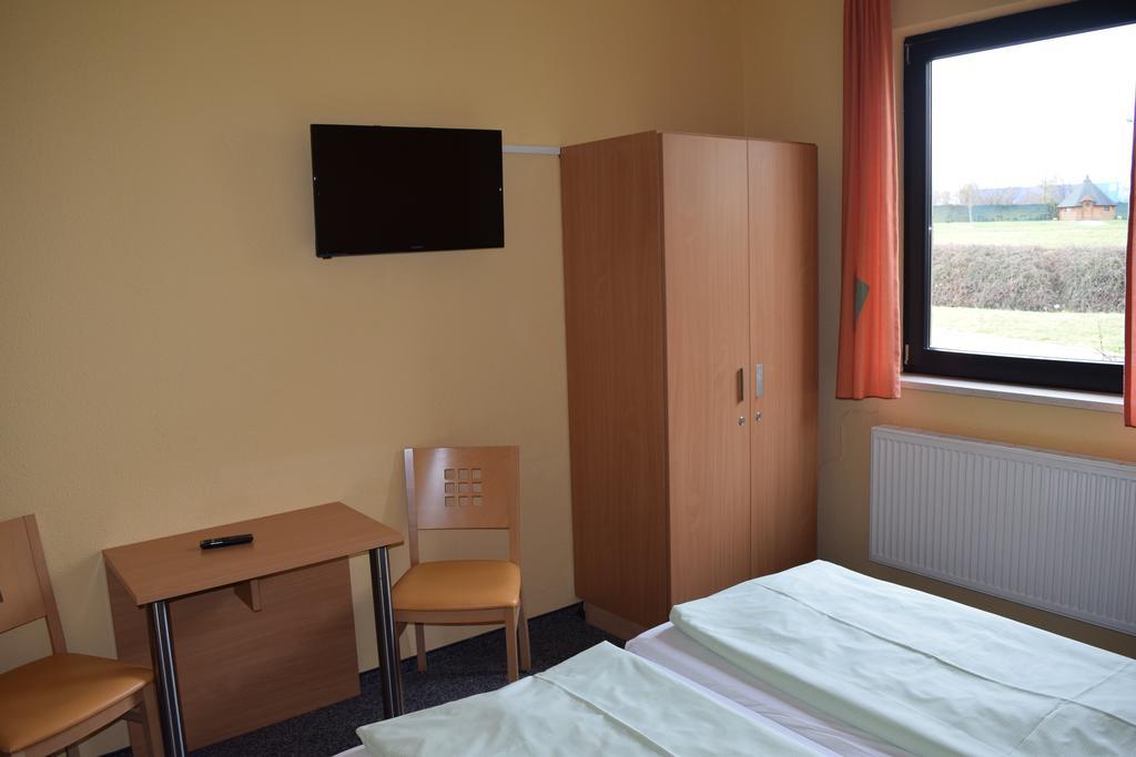 Euroville Jugend- Und Sporthotel Naumbourg Extérieur photo