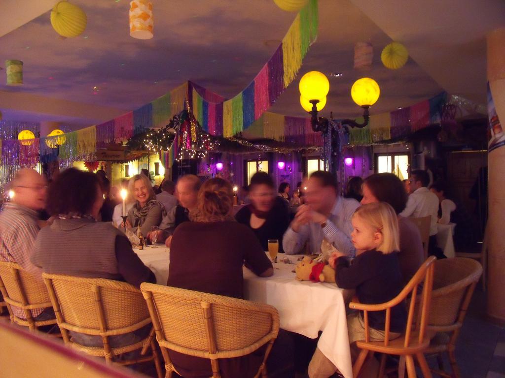 Euroville Jugend- Und Sporthotel Naumbourg Extérieur photo