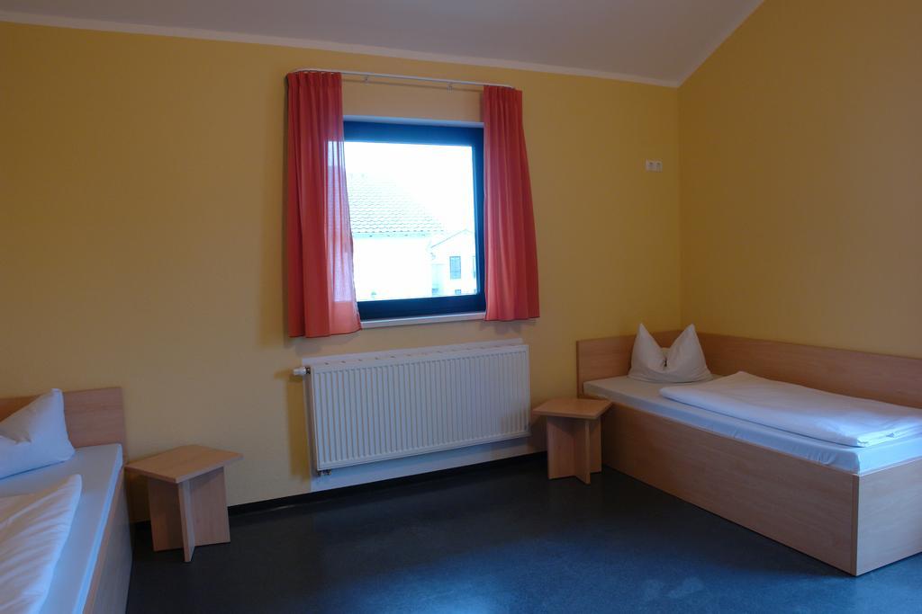 Euroville Jugend- Und Sporthotel Naumbourg Extérieur photo