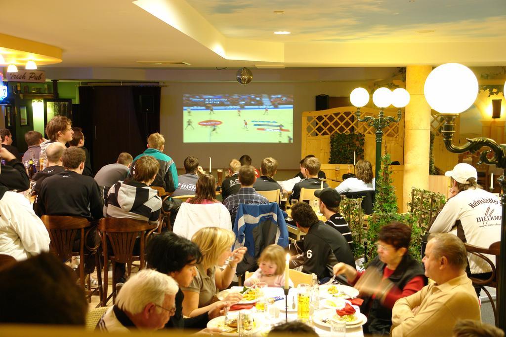 Euroville Jugend- Und Sporthotel Naumbourg Extérieur photo