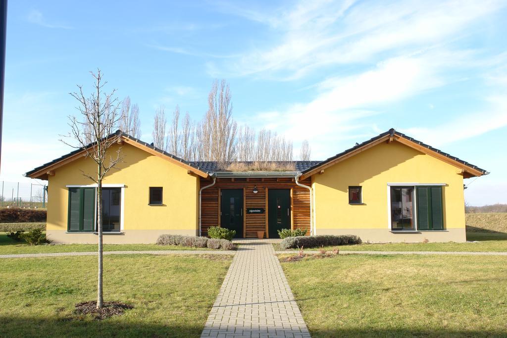 Euroville Jugend- Und Sporthotel Naumbourg Extérieur photo