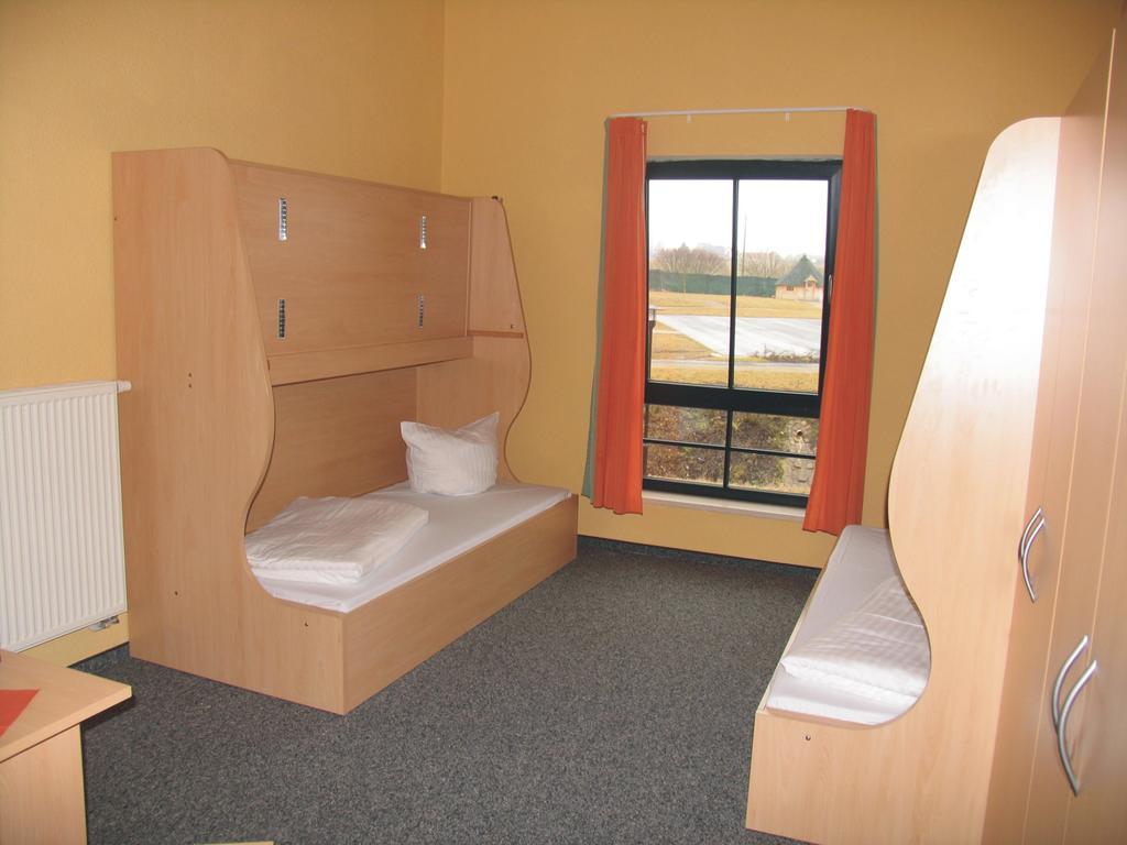 Euroville Jugend- Und Sporthotel Naumbourg Extérieur photo