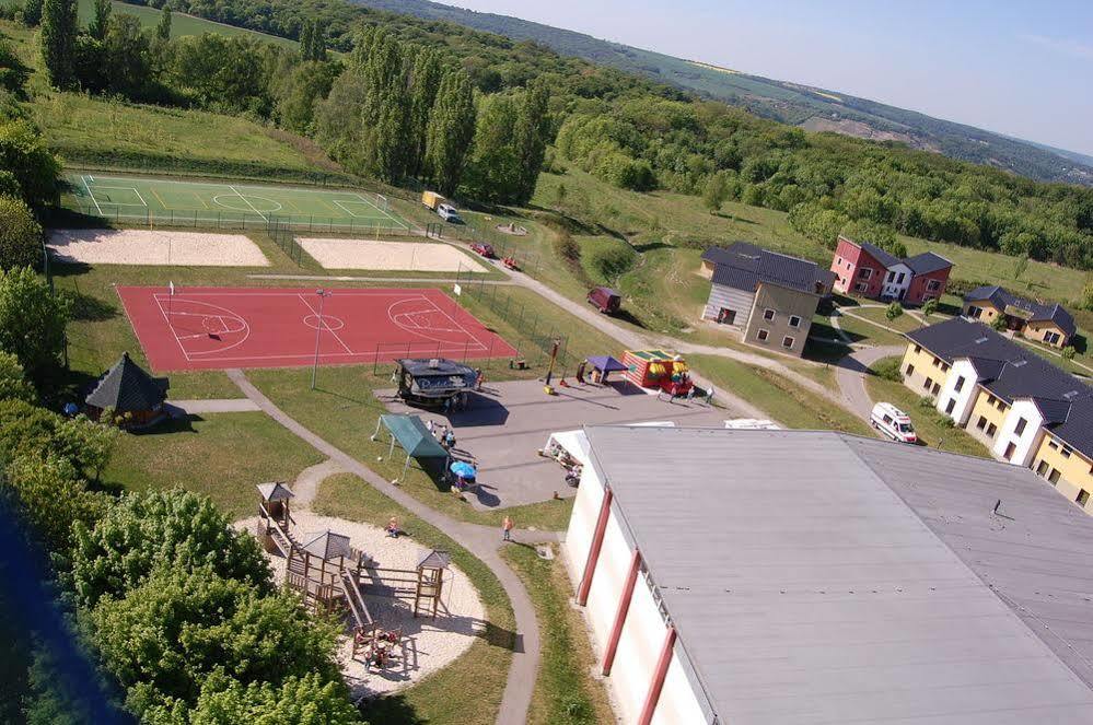 Euroville Jugend- Und Sporthotel Naumbourg Extérieur photo